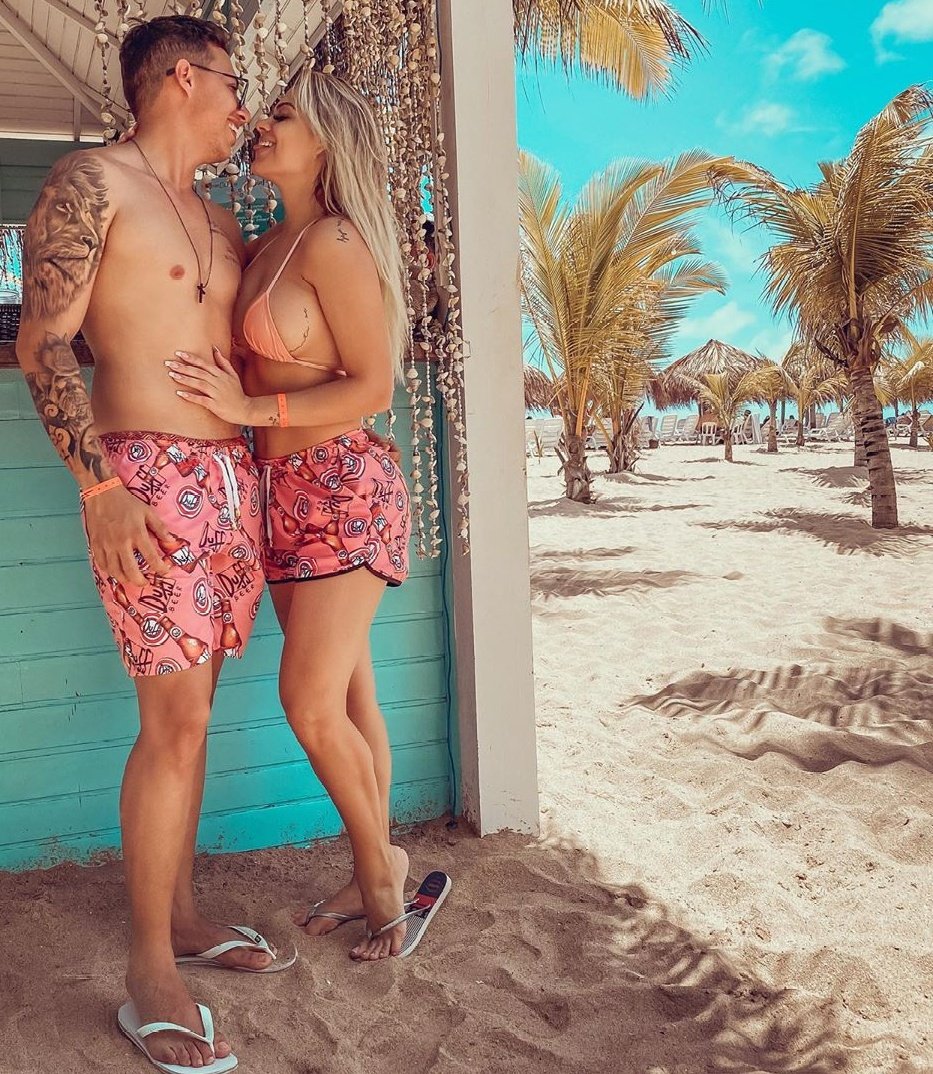 UseBahamas's tweet photo. Praiou? 🏝️
Olha esse casal lindo usando combinadinhos. 

Kit Mozão disponível em várias estampas 🤩

 Frete grátis para todo Brasil 🚚 https://t.co/PneFSquGAA