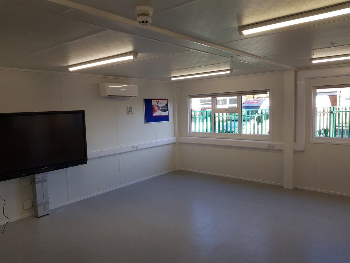 SpringfieldMod's tweet photo. Our latest project in partnership with @construction_mc #trespa and #hardiepanel external finish with @MBEGLAZING windows and doors. #education project in #Manchester delivered! 🏗 @MPBAUK https://t.co/EmzrnqSGIM