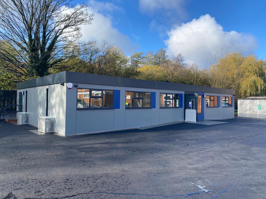 SpringfieldMod's tweet photo. Our latest project in partnership with @construction_mc #trespa and #hardiepanel external finish with @MBEGLAZING windows and doors. #education project in #Manchester delivered! 🏗 @MPBAUK https://t.co/EmzrnqSGIM