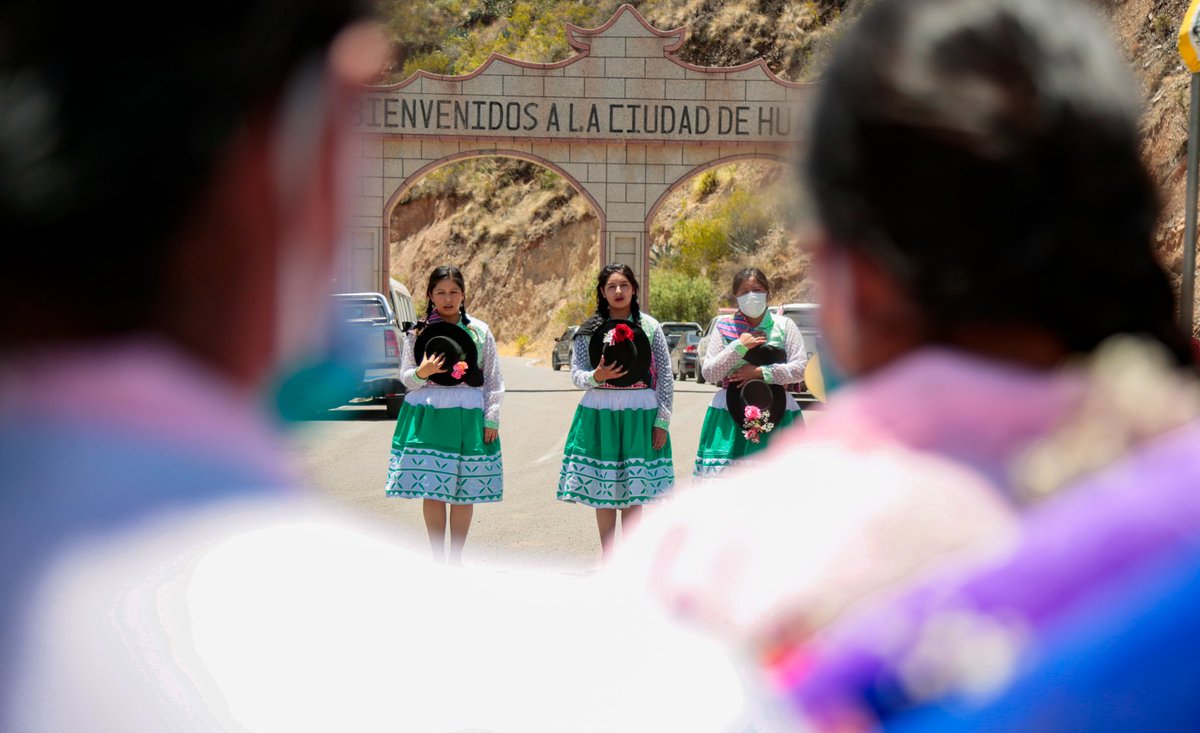 GoreAyacucho's tweet photo. A fin de integrar la región con carreteras bien conservadas y dinamizar el turismo en nuestra región, el Gobernador, Carlos Rua, participó del inicio de ejecución de la carretera vial departamental no pavimentada en los tramos de #Huancapi–#Huancaraylla–#Circamarca y #Carapo. https://t.co/OJi9iI4pqk