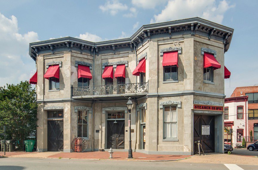 Gallery 5: Deff the smallbean queer crowd. Great for intimate shows, bad for how many people I could beat up. Could prolly body bout 10 of y’all. The patrons here love to be in a hive mentality but are incredibly disorganized when it comes to fighting