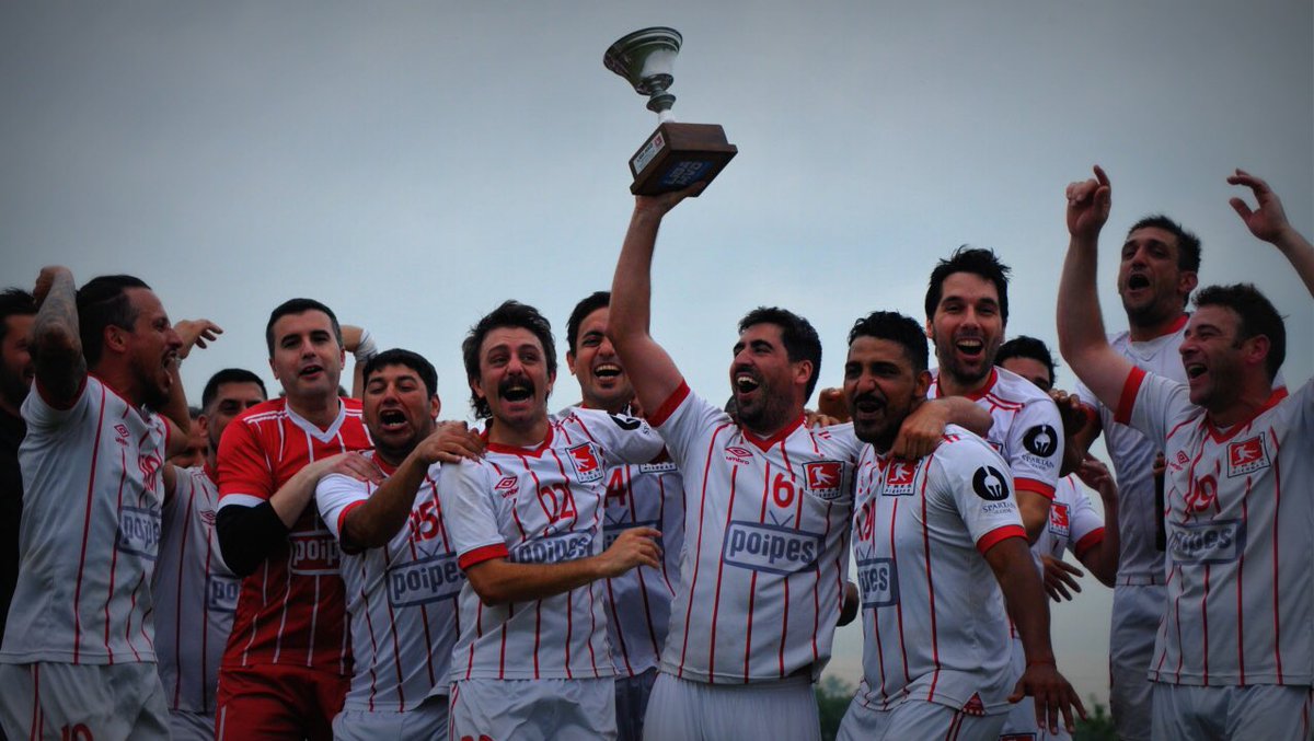 +33 Serie 2 Divisional B
🏆<a href="/trespiernasFcUy/">Trespiernas FC</a> derrotó a <a href="/LABALLENAfutbol/">LABALLENA futbol +33</a> y se consagró campeón de la Copa de Plata.
👉 ligamvd.com/show_noticia/2…