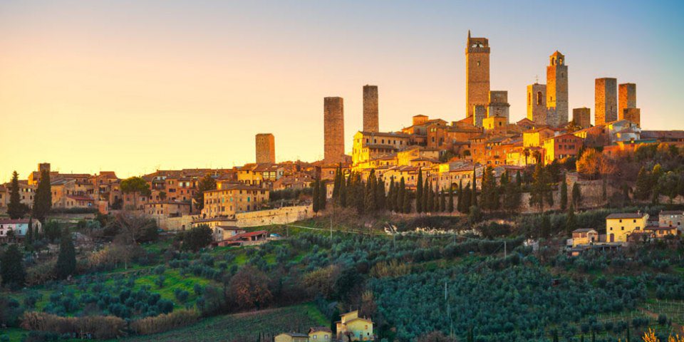 ItalyCurios's tweet photo. With its 13 towers is one of the most famous destinations in #tuscany. It is also called as the “city of the towers”. Do you know of which city, that is also #UNESCO heritage, are we talking about? 🏰🇮🇹

#Italia #16novembre #mondaythoughts https://t.co/N1ffQJ1ZwI