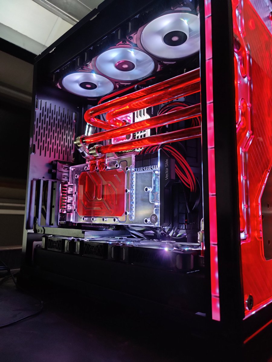 Its_Decibel's tweet photo. Holy shit..... I'm in love 🥰🥰🥰🥰
My best build so far.

@OfficialPCMR #RTX3080 @NVIDIAGeForce https://t.co/A9hPhue4pm