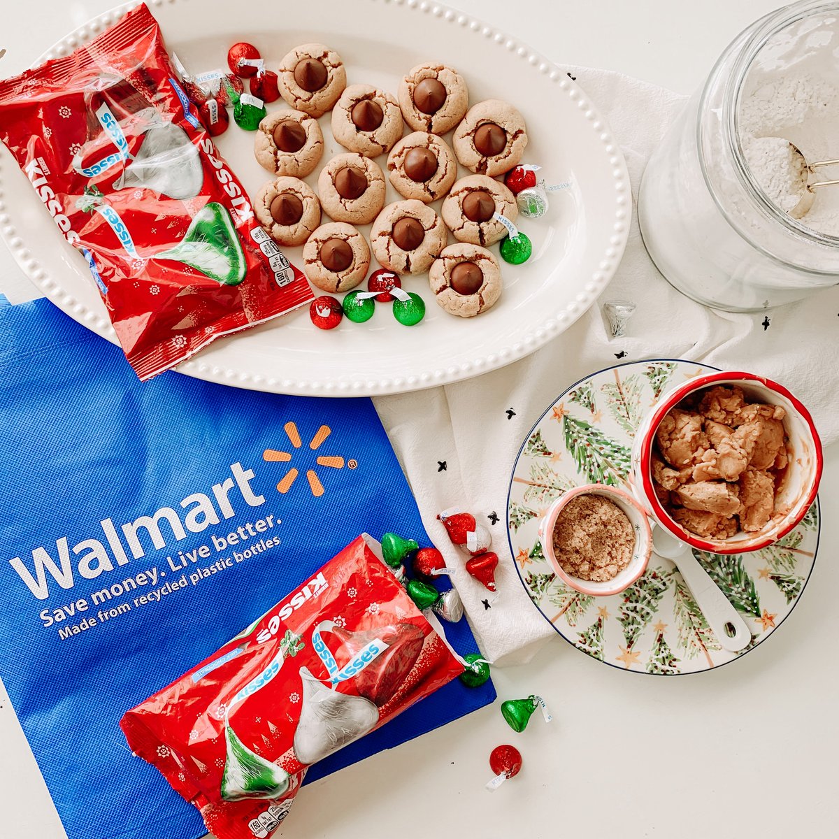 Juapearson's tweet photo. #AD Holiday baking is such a special family tradition in our home and no baking day is complete without our favorite @Hersheys KISSES Peanut Butter Blossoms. Pick up all the HERSHEY’s products you need for your recipe @Walmart. #HolidaysWithHersheys https://t.co/Ni4e70E71a https://t.co/rSv7JfEhpu