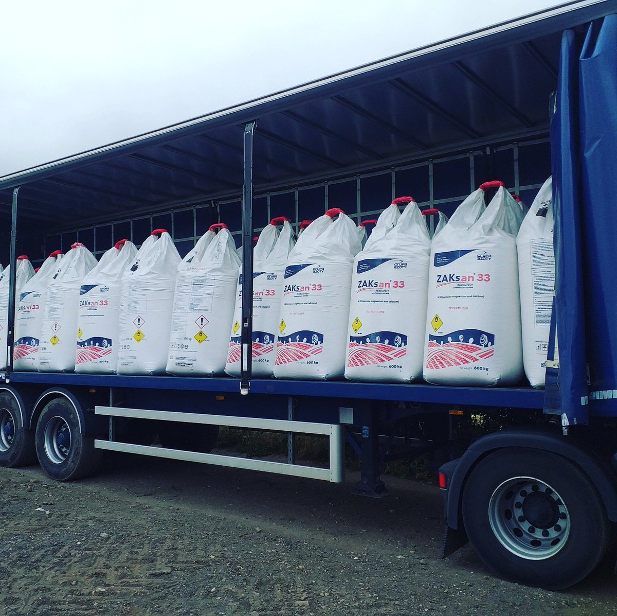 ThomasbellFert's tweet photo. Are you considering a quality Granular Ammonium Nitrate that will spread to bouts of 42m with the correct settings? 

Yes? Then, it’s time to consider Zaksan 33. Tried and tested by @scs_spreader_testing 👍🏻

#qualityfert #qualityyields #granularnitrogen https://t.co/JPHa7bBhtF