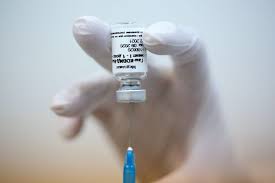 The money: Moderna got $955 million from the U.S. Operation Warp Speed program.  Pfizer said it didn’t receive any federal funding to develop its vaccine, though BioNTech got as much as $444 million in German government assistance  https://trib.al/DhEf0go&nbsp;