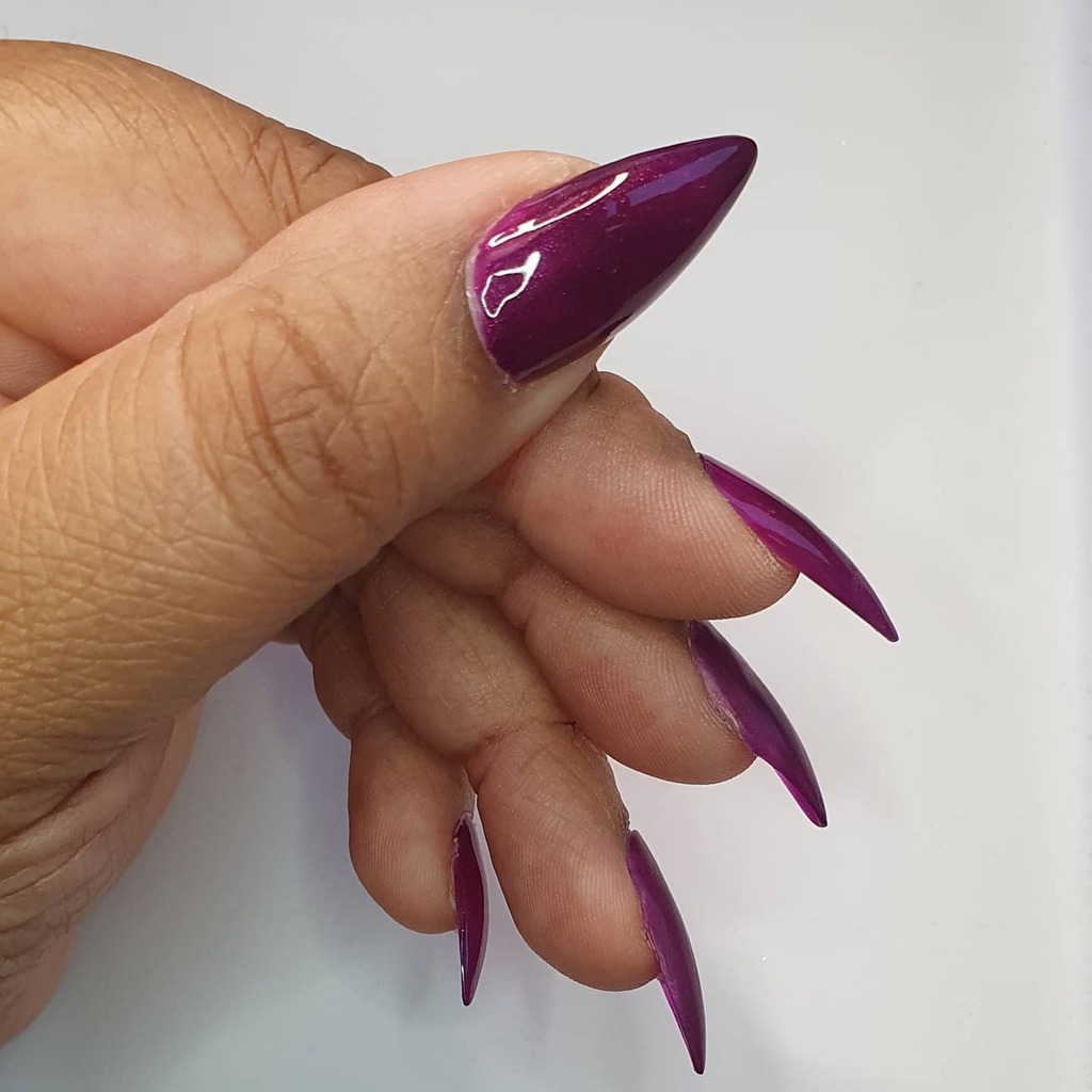 Phoenix4eva's tweet photo. Tried quick tips on myself last week... OMG game changer!! No more struggling with my cinderella hand! https://t.co/Pv84aaZQWJ https://t.co/tuTWAOaS1W