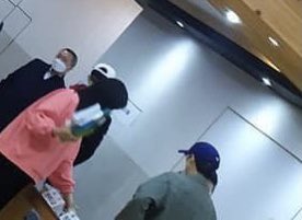 1andOnly_131's tweet photo. Boo is that you with the blue cap??😭😭❤️ I miss you #131_label @ikon_shxxbi https://t.co/wsfKyTqDJM