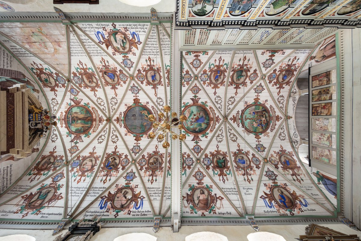 Residenzstudien's tweet photo. It's #MuralsMonday. Corpus #deckenmalerei, #OrgulloBarroco.
Breese-im-Bruche Manor.
The ceiling of the castle chapel from 1595 has a Lutheran pictorial program and was painted by Hans Gödecke. 
https://t.co/DUptFVCDed https://t.co/iBAIJSOzFa
