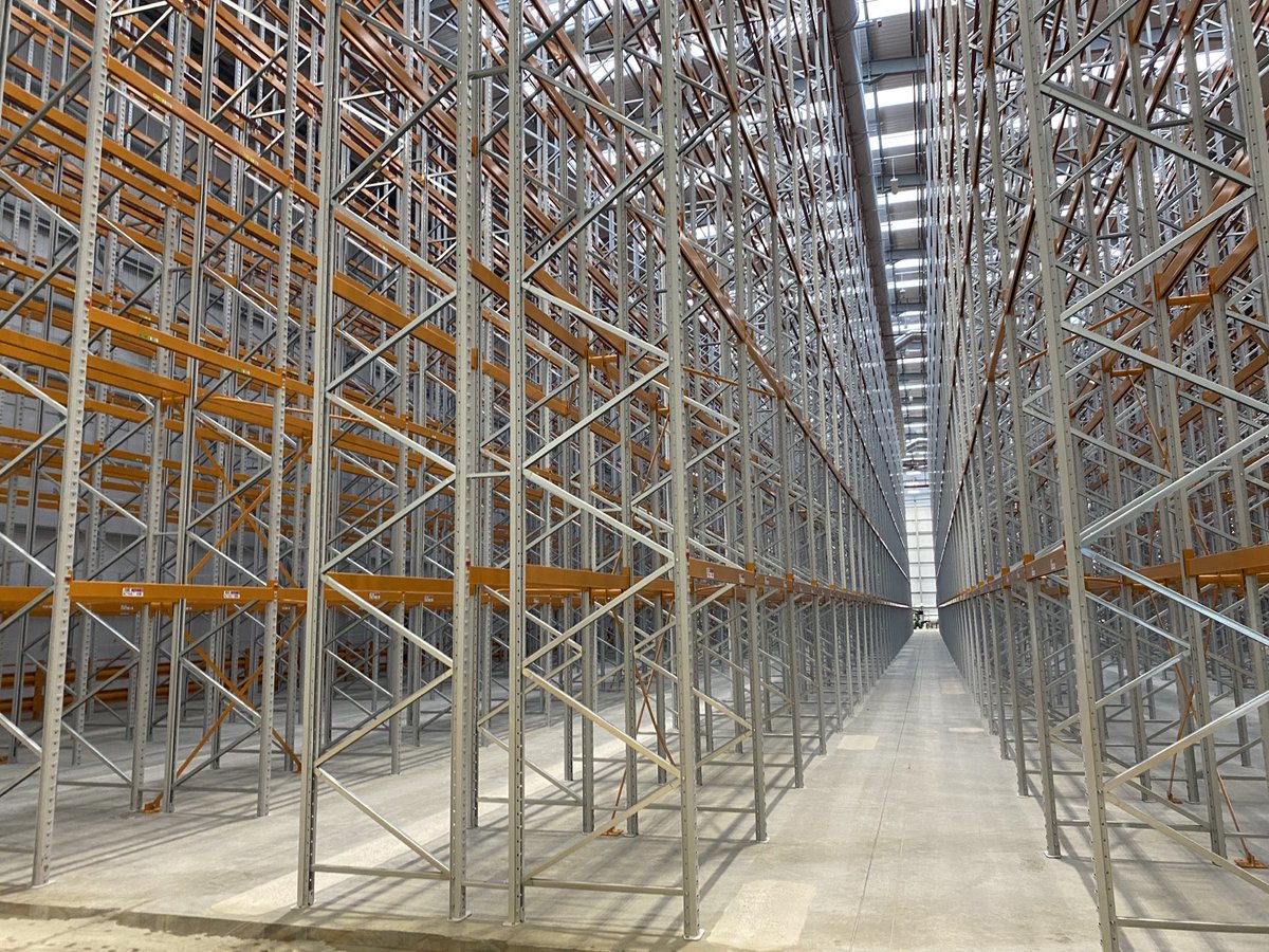PlumbingModern's tweet photo. That’s #handover achieved on our site in #Banbury The size of the building is still impressive when visiting site. Particularly now all the racking is in place #Construction #m+e #completion https://t.co/zf4UjLdQJq