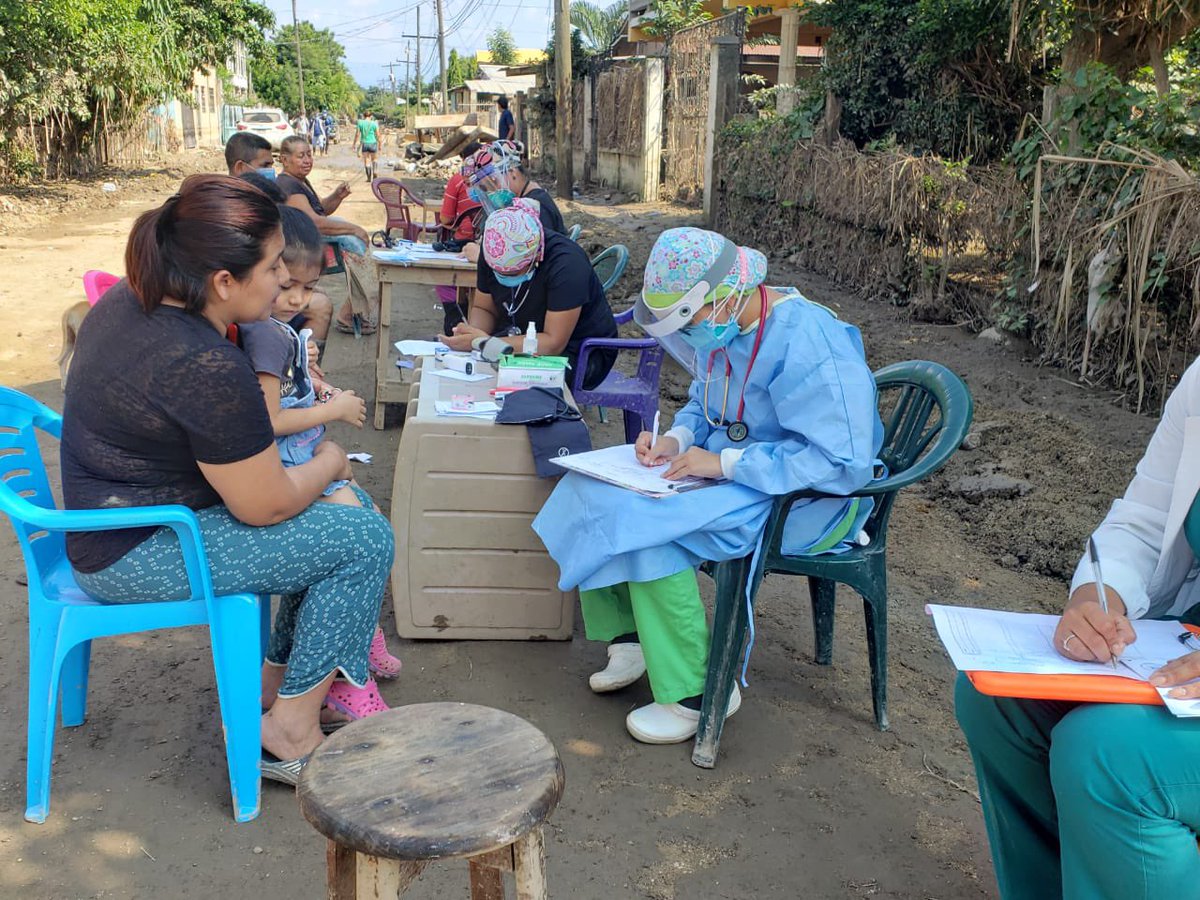 RSD_CORTES's tweet photo. #ActividadesdeCampo
El equipo de @2FuerzaHonduras y #CodigoVerde acompañado de brigada de #codigoverde Tegucigalpa, brinda atencion medica en colonia Pineda 1 municipio de #SanManuel
Brindando una salud integral para la población.
#TrabajandoporCortes https://t.co/Ox6lHwjUrW
