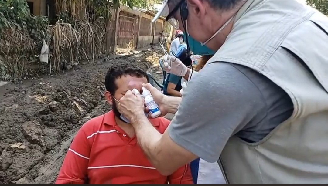 RSD_CORTES's tweet photo. #ActividadesdeCampo
El equipo de @2FuerzaHonduras y #CodigoVerde acompañado de brigada de #codigoverde Tegucigalpa, brinda atencion medica en colonia Pineda 1 municipio de #SanManuel
Brindando una salud integral para la población.
#TrabajandoporCortes https://t.co/Ox6lHwjUrW