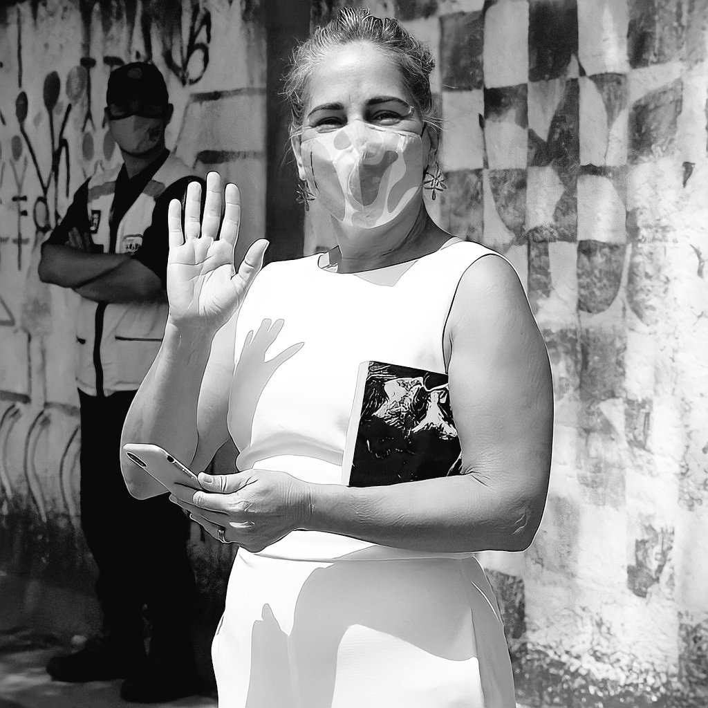 cassiglow's tweet photo. gloria ontem indo votar ✌🏽✌🏽 https://t.co/GPBx7XKQQ6