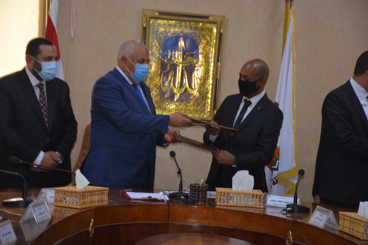 amgadmorgan's tweet photo. الحمد لله اطلاق مشروع وقف النخيل بمساحة ١٠٠٠ فدان فى واحة الفرافرة بالوادي الجديد نحو التنمية المستدامه ومؤسسة نبض الحياة https://t.co/Rp6ijYC0sq https://t.co/xlZgA2FKqg