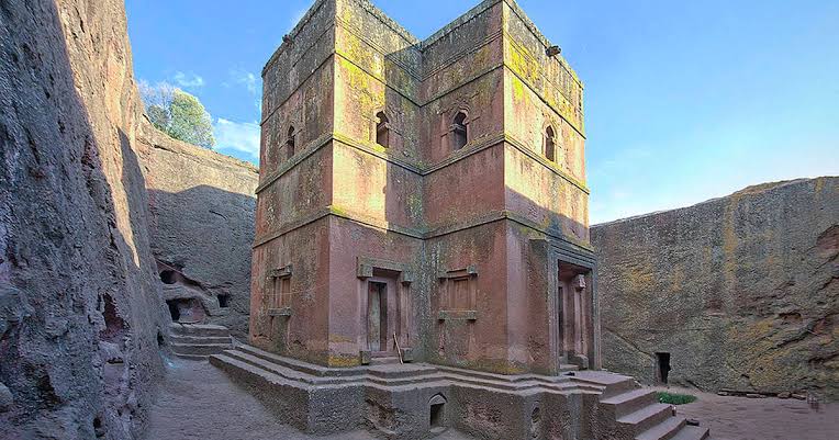 Lalibela one of a holy town of the Aksumite Empire was famous for its churches carved from the living rock, which play an important part in the history of rock-cut architecture.
