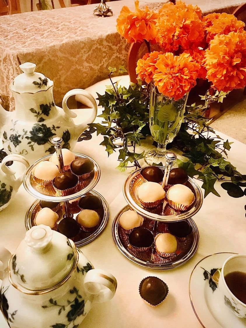 Tardes de domingo en Toledo con @mazapanesbarroso  

#mazapán#yemasdecoco