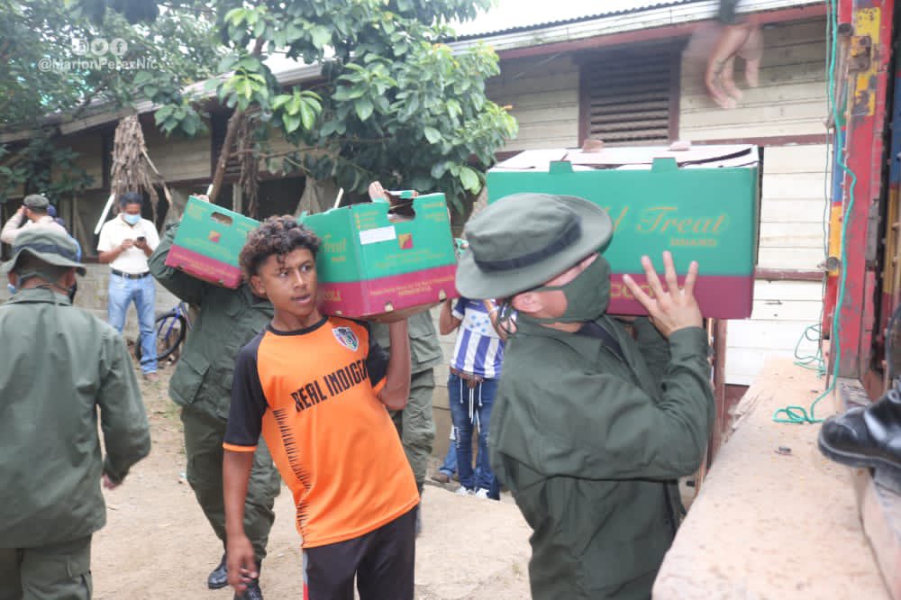 VivaNicaragua13's tweet photo. #LoQueSeVive 
Inició el envío de alimentos e insumos en el Municipio de #Siuna por parte del #CODEPRED al Municipio de Prinzapolka para garantizar la Atención de las Familias en los Albergues. 

https://t.co/55O9MQiwxe https://t.co/B4OhaTJiEA