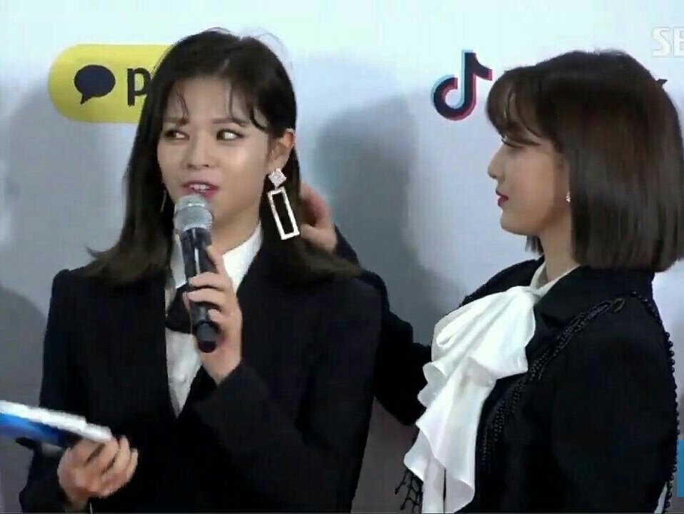 Jeongyeon is Jihyo's baby (2)