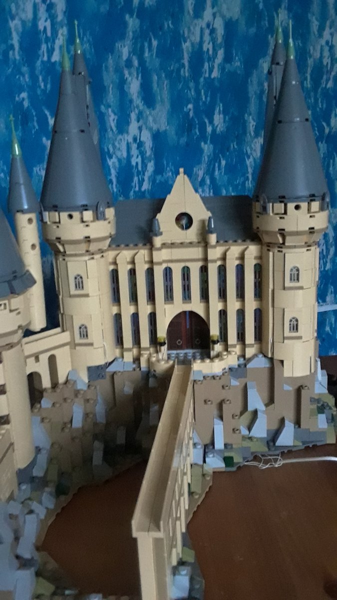 superfluffyyeti's tweet photo. Lego Hogwarts Castle Build step 37 with lighting. Next will be the big tower. #Lego #HogwartsCastle #lelightgo #Lightailing #impressive https://t.co/t9PgpEA5l5