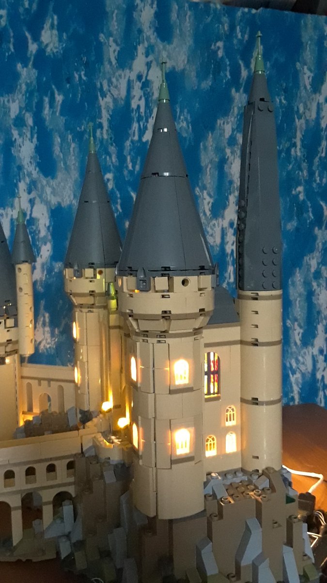 superfluffyyeti's tweet photo. Lego Hogwarts Castle Build step 37 with lighting. Next will be the big tower. #Lego #HogwartsCastle #lelightgo #Lightailing #impressive https://t.co/t9PgpEA5l5