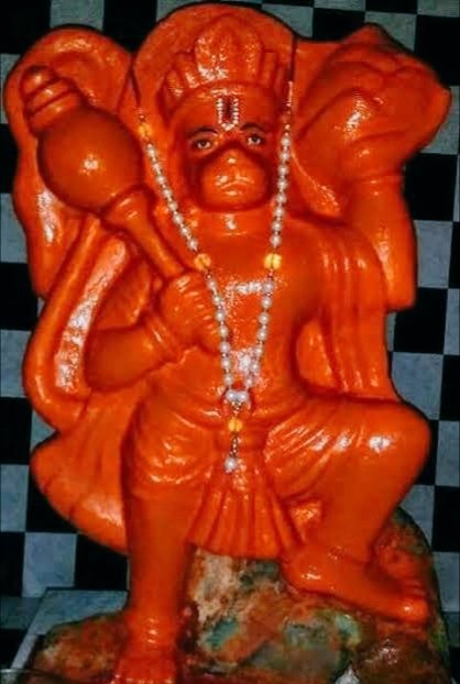 Lord Rama was really impressed by this and granted a boon that those who worship Lord Hanuman in the future with sindhoor, would see all their difficulties go away. Hence Hanuman’s idol is always coated with sindhoor.