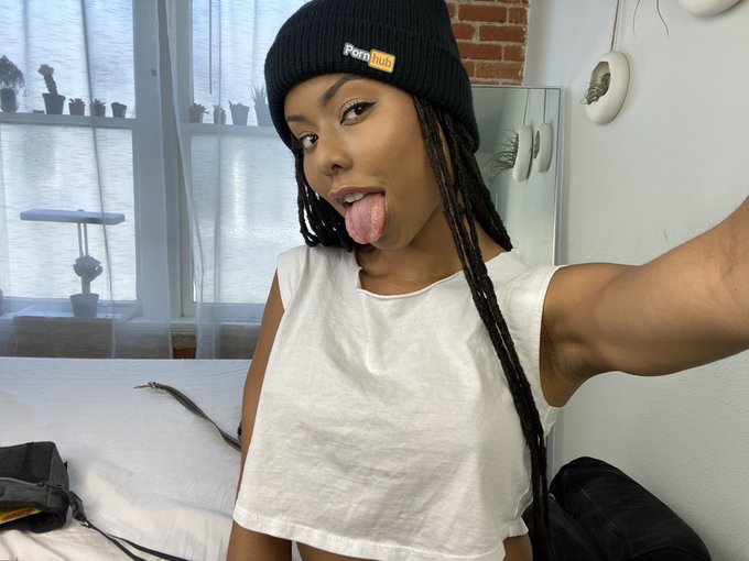 2 pic. gonna go walk my dog while repping the fam 🖤💛 I'm a @Pornhub brand ambassador!! https://t.co/<a href="/tag/mvsales"class="tags"><span>#mvsales</span></a>