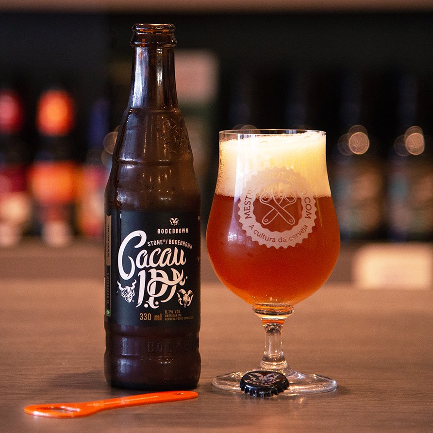 IPA DA SEGUNDA: Bodebrown Cacau IPA.

Cerveja consagrada produzida pela cervejaria Bodebrown, de Curitiba-PR. Uma American IPA de coloração alaranjada, aromas de frutas cítricas, característicos do estilo, e de chocolate devido à adição de nibs de cacau.