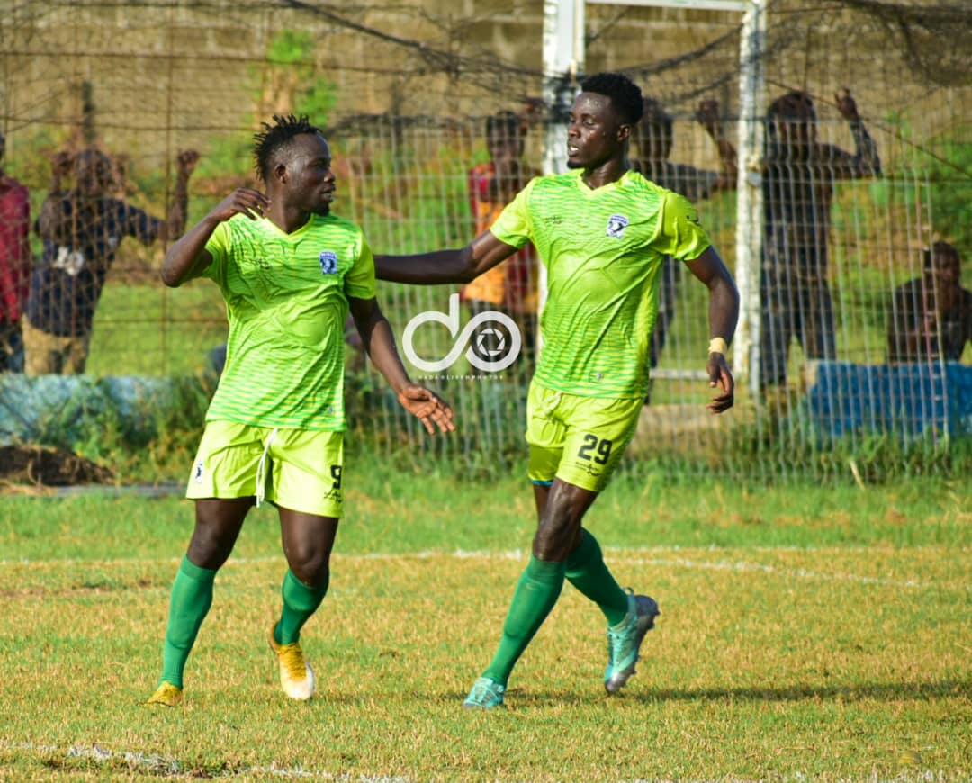 BeaLaryea's tweet photo. THE EQUALISER IS HERE!
@LibertyProfFC 1-1 @BechemUnitedFC
SCORERS:
George William Ansong || 16th minute
Steven Owusu || 55th minute (penalty)
#GhanaPremierLeague #GPLReturns #MatchDay1
#GPLwk1 #BringBackTheLove https://t.co/a7bpBNoN0E