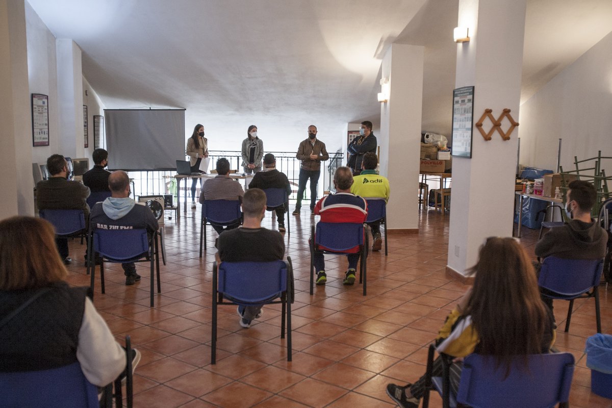 radiograzalema's tweet photo. El Ayuntamiento de #Grazalema ha organizado un nuevo curso de Prevención de Riesgos Laborales (TPC Homologado) para todas las personas interesadas del municipio. 

Esta nueva convocatoria tiene una duración de 60 horas y es gratuito para los alumnos inscritos. https://t.co/X2XFvj5oIX
