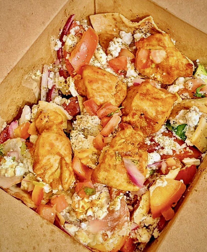 boxdbyparamount's tweet photo. Whoβs in the mood for a little Spiced Chicken? Add it to one of our delicious Salads or satisfying Hot Boxes π Order now: https://t.co/TbS96udjgF
Repost π·: @desi.eats.west #boxdbyparamount #realchefs #healthy #contactless #spicedchicken @mohamadfakih8 @ahmaddaify1 https://t.co/7EtkNTeMKx