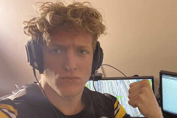 StreamerBuilds's tweet image. Tfue’s Custom PC Build streamerbuilds.com/tfue?utm_sourc… #MostSubscribedYouTubeGamingStreamers #IntelBuild #PreBuilt