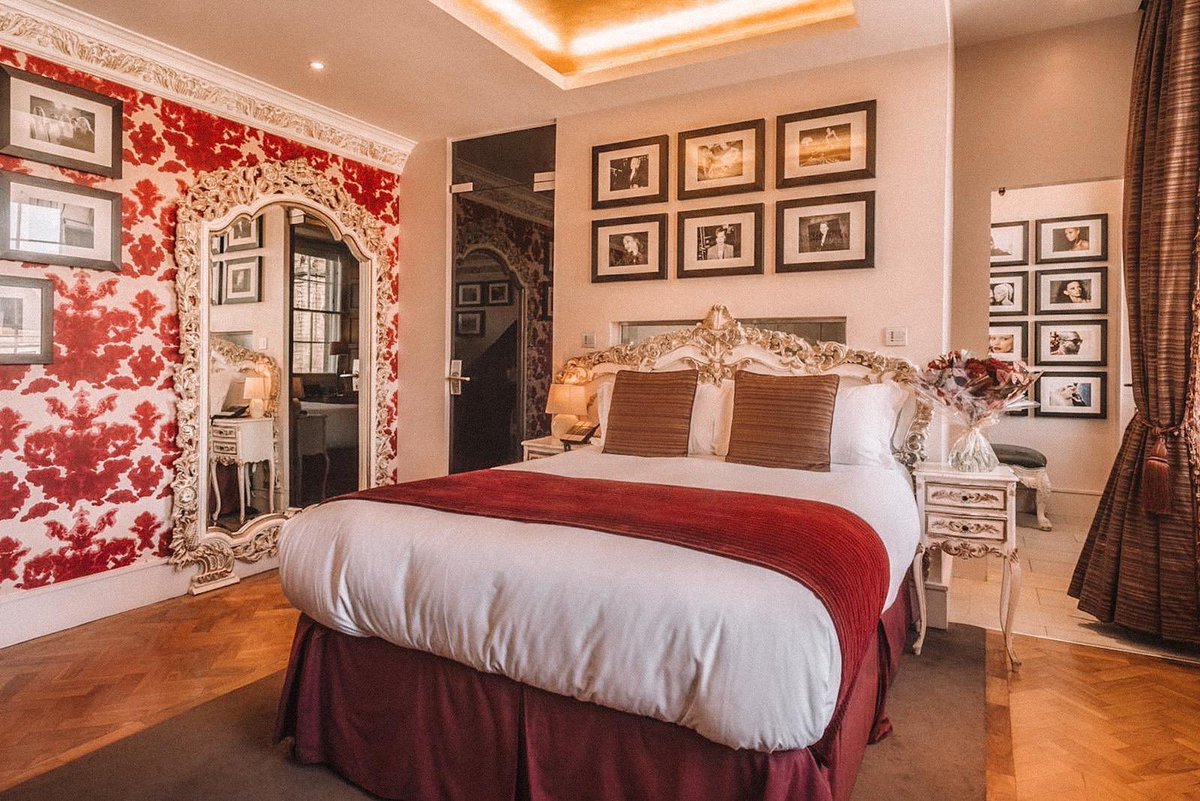 Our stylish bedrooms are inspired by cities from around the world so you could feel like you are anywhere in the world without leaving Edinburgh ✨

Save 20% when you book direct on lemondehotel.co.uk