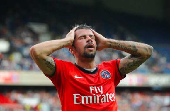 Peu de départs lors de cette intersaison, Jérôme Rothen et Mateja Kezman décident de résilier leurs contrats avec le club. Avec quelques départs en prêt comme Loris Arnaud à Angers, Granddi Ngoyi à Nantes ou encore Younousse Sankharé à Dijon.