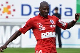 Peu de départs lors de cette intersaison, Jérôme Rothen et Mateja Kezman décident de résilier leurs contrats avec le club. Avec quelques départs en prêt comme Loris Arnaud à Angers, Granddi Ngoyi à Nantes ou encore Younousse Sankharé à Dijon.