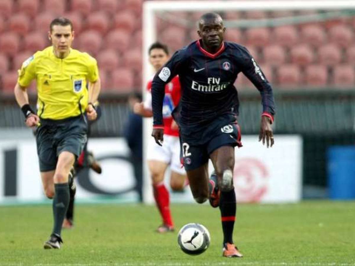 Peu de départs lors de cette intersaison, Jérôme Rothen et Mateja Kezman décident de résilier leurs contrats avec le club. Avec quelques départs en prêt comme Loris Arnaud à Angers, Granddi Ngoyi à Nantes ou encore Younousse Sankharé à Dijon.