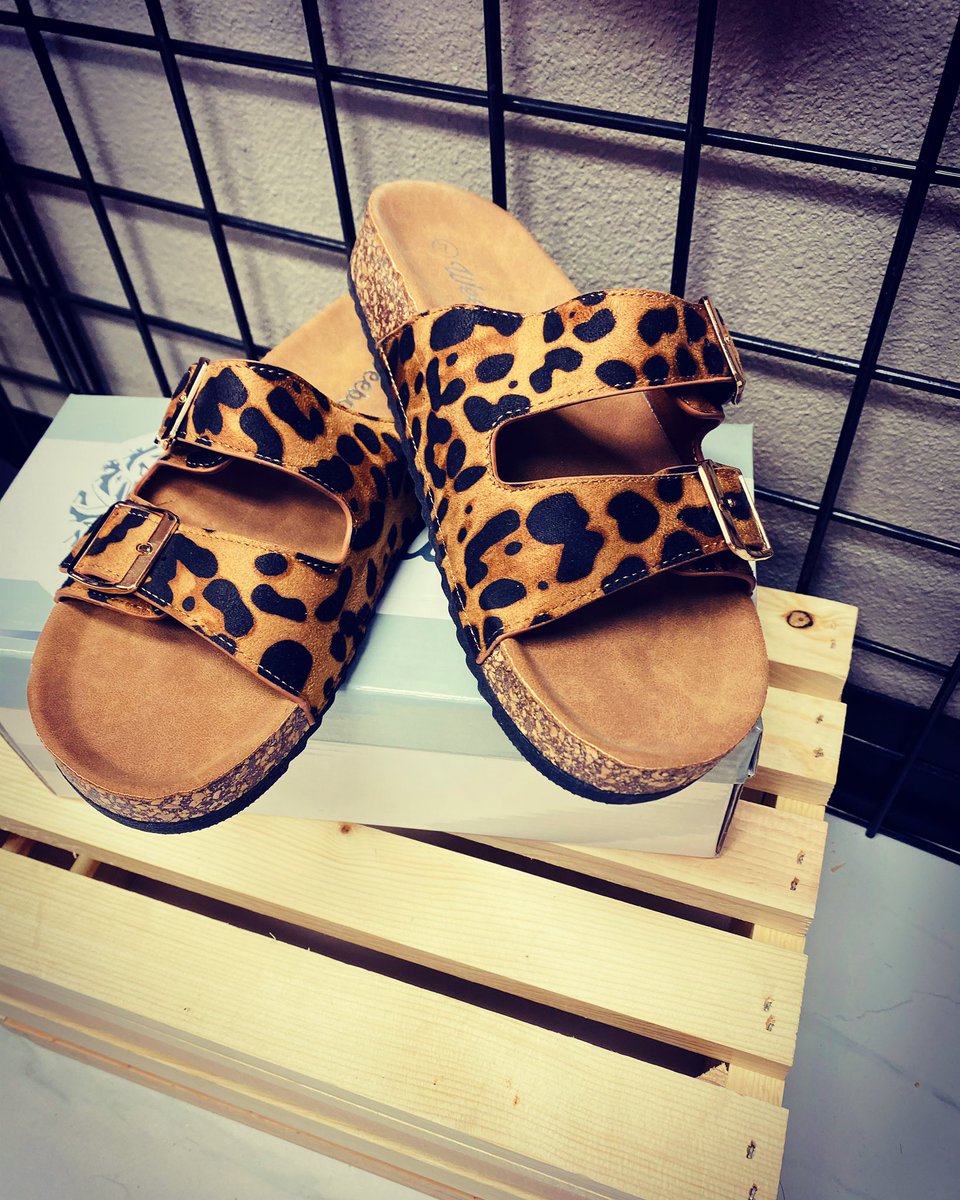 Leopard burks 😍

Come get some tomorrow from 10-6:30pm 🤩