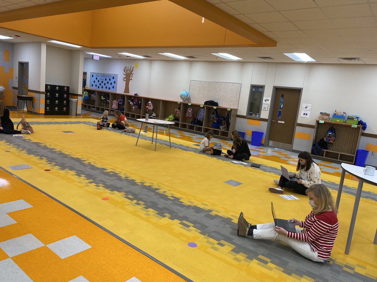 LaurenMonk_IC's tweet photo. Kinder teachers (F2F and VA) trying out Reading Conferences today! #learningbydoing #TCRWP #sunshinepod #FriscoIC https://t.co/2S9xhYcJSy