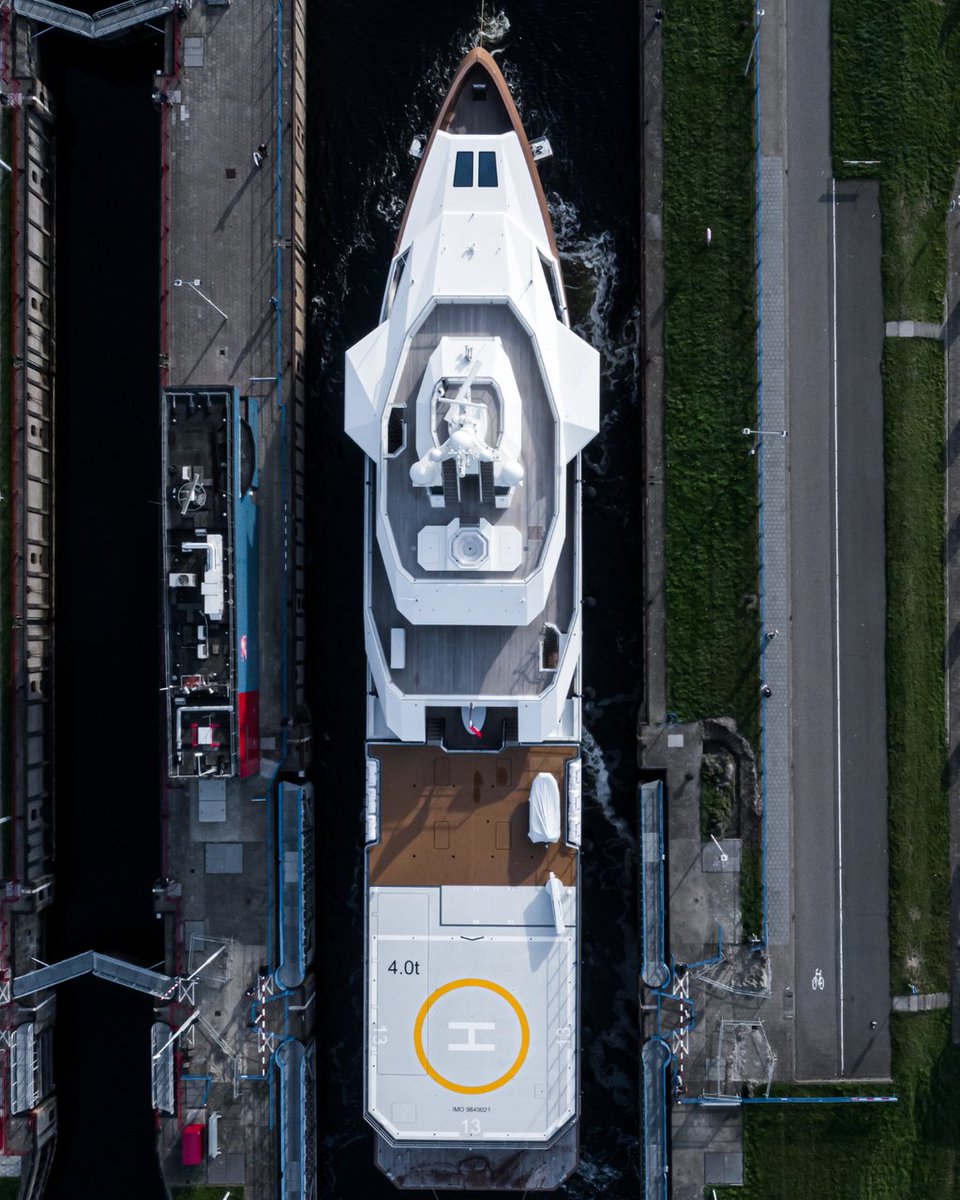 FraserYachts's tweet photo. The Fraser Project Management Team celebrated a proud achievement as the ground-breaking 77m (252’) SeaXplorer LA DATCHA was delivered to her Owner. 

👉Read the full story: https://t.co/eBnXJoVJsb

#yachting #yacht #yachts #superyachts https://t.co/foy2SLnZZc