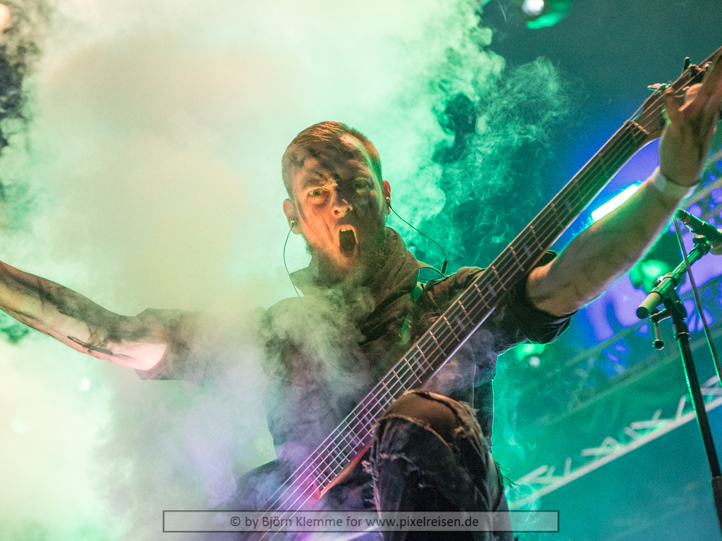 PHOTO OF THE DAY 16.11.2020⁠
⁠
Schrei mich nicht so an ... ich habe auch Gefühle.
Jean von Harpyie auf den Wacken Winter Nights 2019.

Copyright by Pixelreisen, Germany. No use without prior written permission! Sharing allowed! More Pictures at pixelreisen.de⁠
⁠