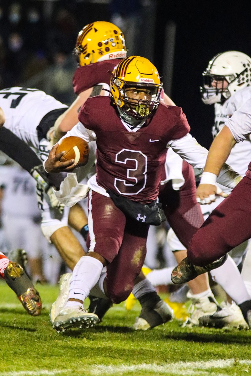 gobtlights's tweet photo. 133 Photos from Friday Night's District Final between Grand Blanc &amp; Davison https://t.co/eP09OGp0R7 https://t.co/GRh5DuixYE