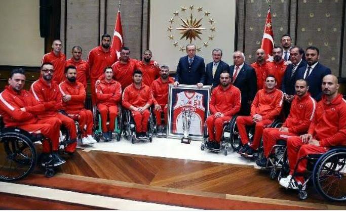 _umitbb's tweet photo. Biz milli sporcular ve milli sporcu aday oyuncuları olarak tekerlekli sandalye basketbol ligimizin başlamasını bekliyoruz TOKYO bizi bekliyor #sporumaENGELolma https://t.co/RS57M7QcwQ