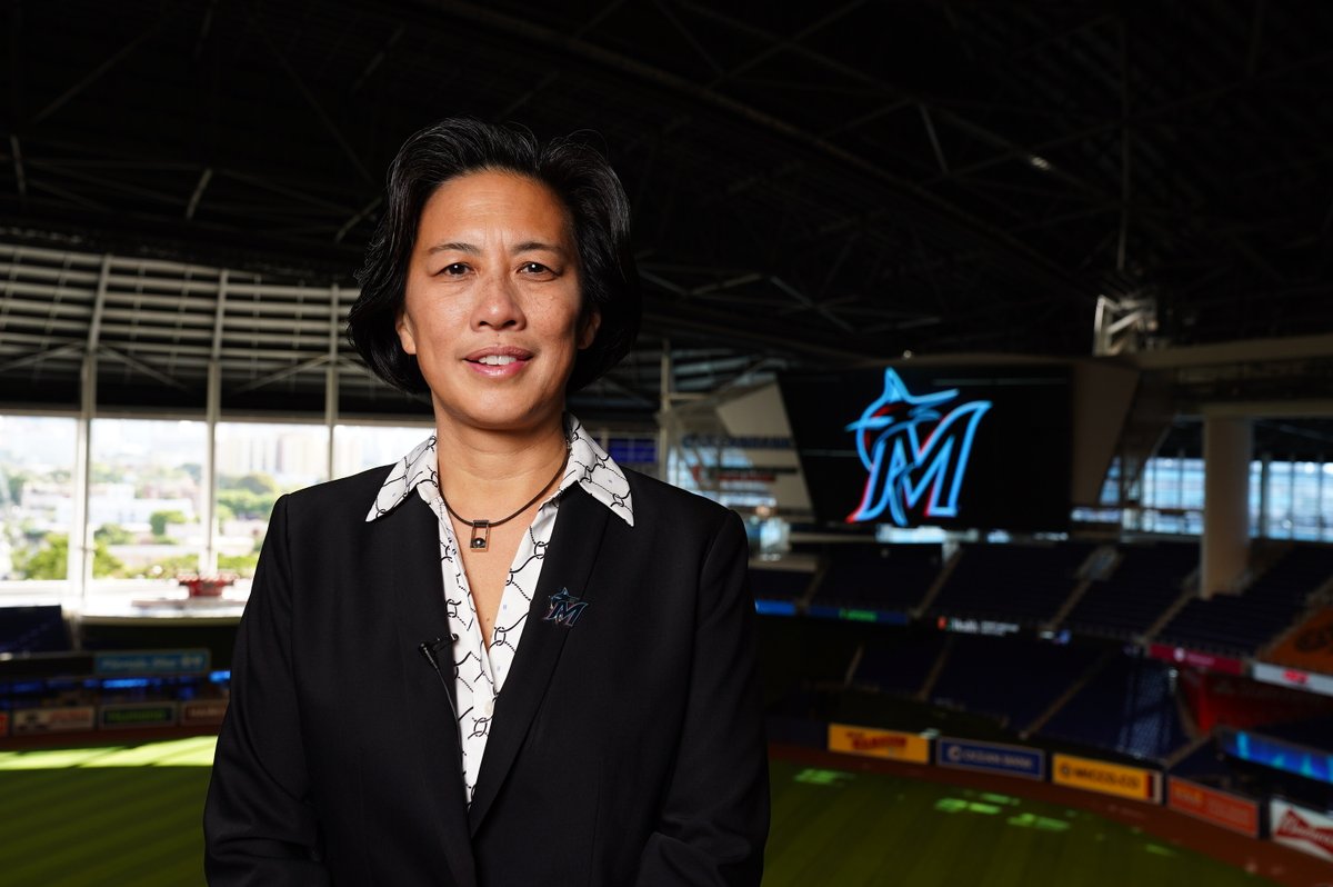 MLBONFOX's tweet photo. HISTORY. 🙌

Welcome to Miami, Kim Ng. 🌴 https://t.co/jcmOpdOqLU