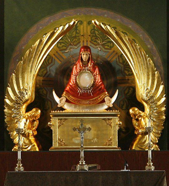 RadicalCath's tweet photo. The World's Largest Monstrance has blessed your timeline.

Pray one Ave Maria and thank God you're Catholic. https://t.co/rzvqwHl6Lv