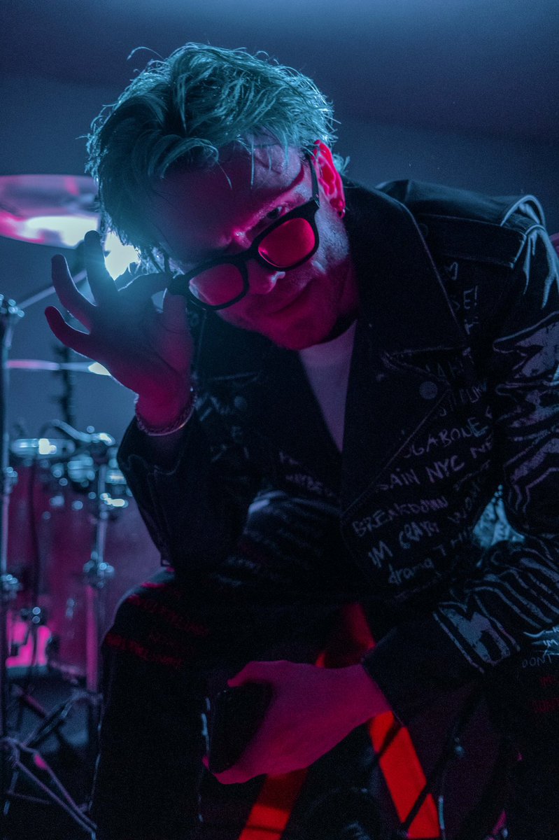 TheVampsTristan's tweet photo. Usually we’d be touring and playing shows, obviously we can’t at this time, so we’re creating a virtual show for everyone. You can watch it from anywhere in the world, should be fun! see ya there 😘 https://t.co/o8rfQ4iXzQ https://t.co/AcwWvgsE0T