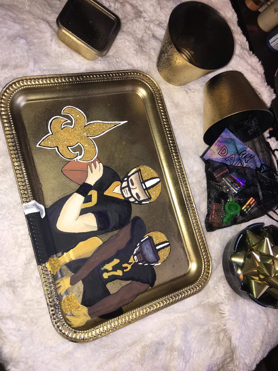 theswaggsource's tweet photo. -spongebob friedpants $70
-New Orleans gold set $70

•each set includes a matching ashtray, storage jar, disposal cups, cigar cutters, matches &amp; more smoking accessories!

If you need custom ashtray sets made DM 📲‼️ https://t.co/mVXidgHndQ