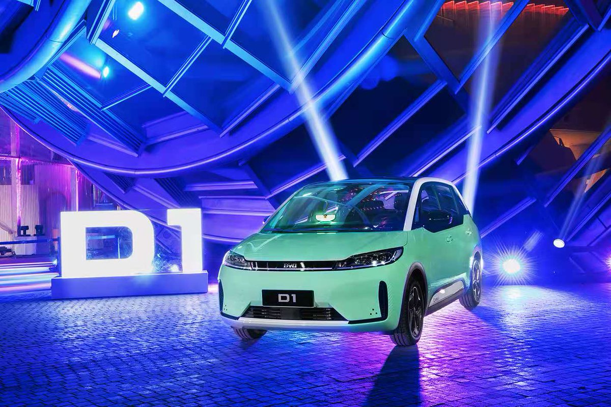 Китайские Didi Chuxing и BYD представили электромобиль для агрегаторов такси — с дисплеями для пассажиров
