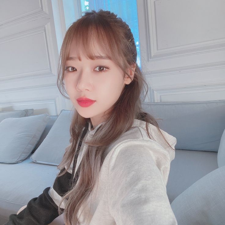 WEKIMEKIBRP's tweet photo. [#YOOJUNG] Boa tarde, kilings! Como estão nessa segunda-feira? Eu estou bem, treinando algumas coreografias, quem sabe depois eu não mostre para vocês. Fiquem bem e tomem bastante água. Yoodaeng ama vocês. 🌻 https://t.co/zy2IPcFTRZ