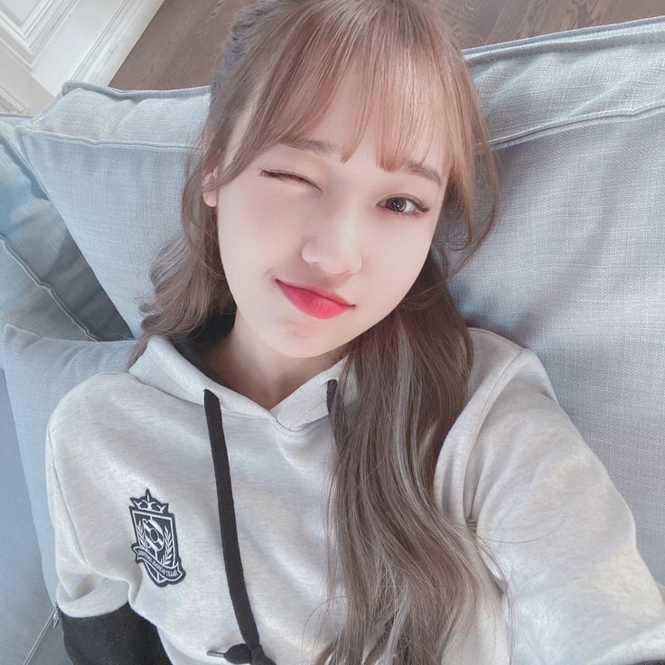 WEKIMEKIBRP's tweet photo. [#YOOJUNG] Boa tarde, kilings! Como estão nessa segunda-feira? Eu estou bem, treinando algumas coreografias, quem sabe depois eu não mostre para vocês. Fiquem bem e tomem bastante água. Yoodaeng ama vocês. 🌻 https://t.co/zy2IPcFTRZ