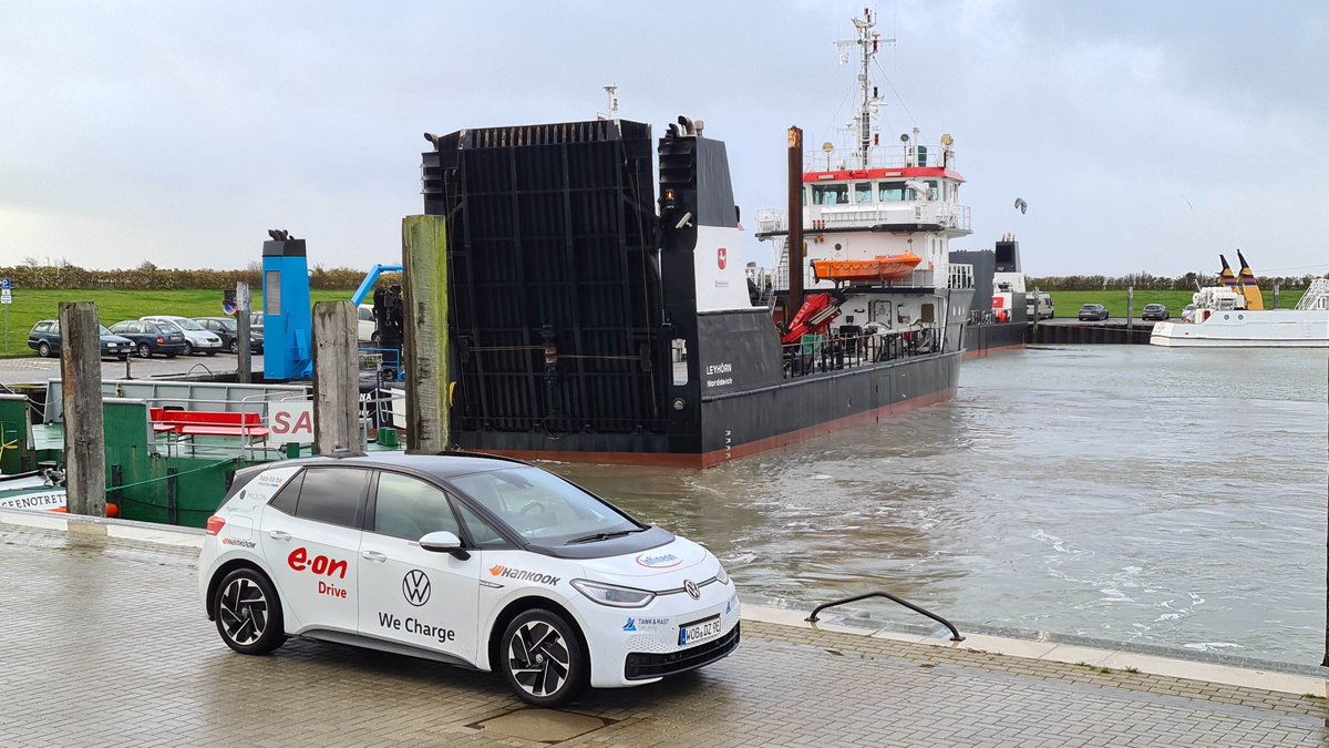 id3marathon's tweet photo. Unsere #id3deutschlandtour ist endlich nach über 19.000 Kilometern an der #Küste #Deutschlands angekommen! In #Norddeich am Hafen wehte unseren beiden Piloten eine frische Brise um die Nase, die die Windsurfer auch für sich zu nutzen wussten!

#id3marathon #vwid3 #vwid3 https://t.co/ziLYfor9Wx